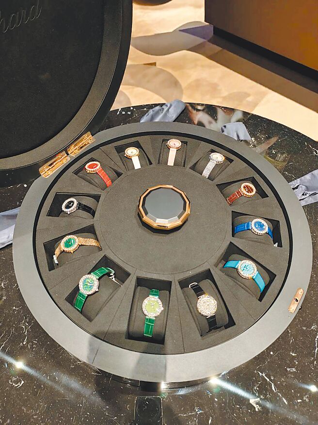 萧邦今年主打L’Heure du Diamant系列珠宝表，并推出奢华套组。（CHOPARD提供、陶福媛摄）