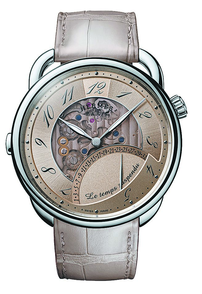 爱马仕Arceau Le temps suspendu时间暂停腕表，充满哲学禅味。（HERMES提供）