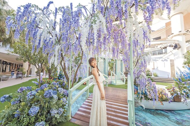 林口三井OUTLET打造「莫内花园秘境」造景呈现浪漫春日氛围。（三井提供）