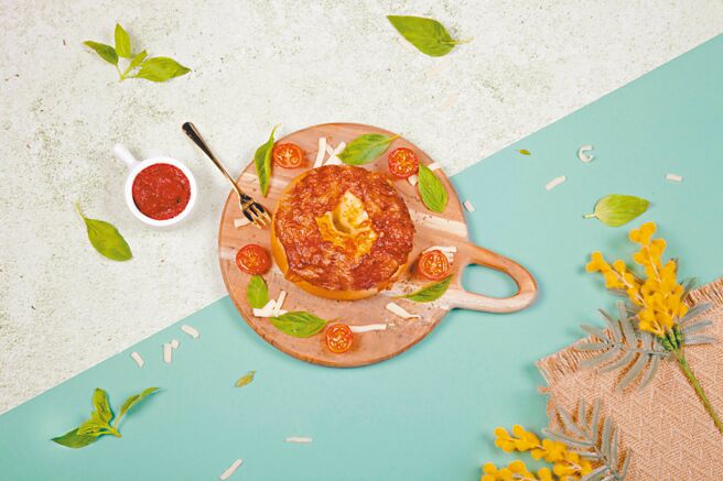 贝果品牌「好丘」以义大利经典美食为灵感，运用台湾在地食材打造全新义式风味「玛格丽特贝果」。（好丘提供）