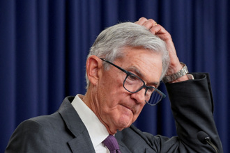 联准会主席鲍尔警告 关税将引爆通膨 川普吁快降息