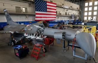 美空軍「猛毒」F-16戰機  10月首測自主飛行