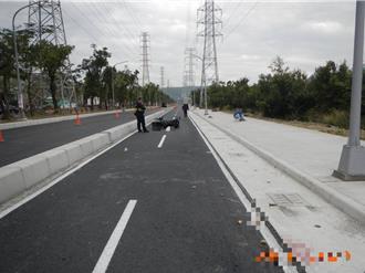 高雄沿海路施工高低差 1小时6自摔车祸！男骑士伤重亡