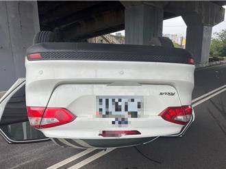 出門吃飯失控翻車 母女受傷送醫