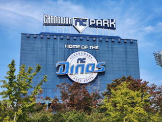 韩职》球迷在球场被砸死！NC恐龙换主场、啦啦队应援也取消