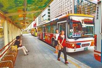 公車急煞猛起步 平均3天1人受傷