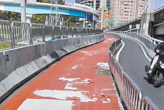 秀朗橋人行道磁磚剝落 惹民怨