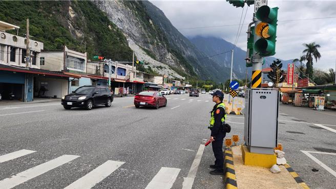清明连假第3天，苏花路廊中午过后北返车辆增多。图为崇德地区车流量。（新城警分局提供／王志伟花莲传真）