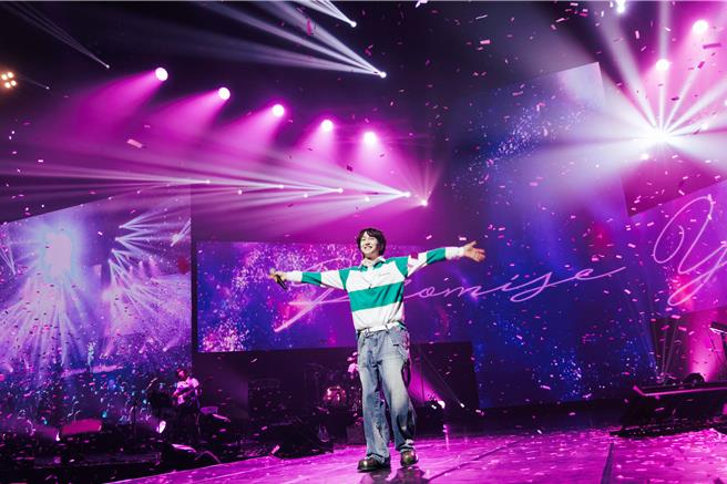 溫流獻唱了自己的歷年代表作獻給粉絲。（讀者提供）