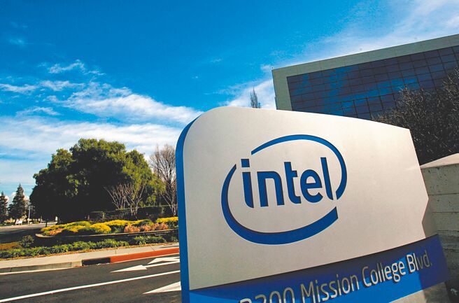 图为位于加州的英特尔公司总部入口处标志。（路透）