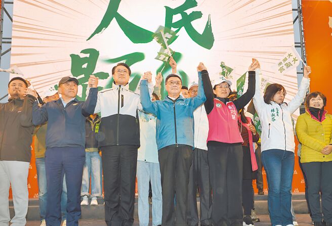 罢免35蓝委剩1个月衝刺，目前仅8区进度过半。图为民进党「人民是头家」政策宣讲会，呼吁群眾支持大罢免行动。（本报资料照片）