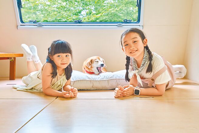 宠物友善露营专案，让旅客与最亲密的毛孩共享大自然的美好时光。（礁溪老爷提供）