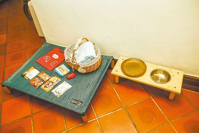 宠物专属备品一应俱全，确保毛孩舒适入住。（粘耿豪摄）