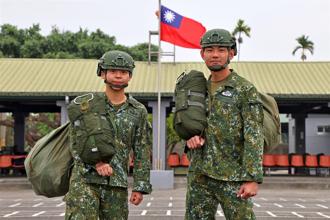 空訓中心跳傘長訓練班 挑戰自我精進本職學能