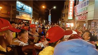 大甲媽凌晨快速通過一級戰區民生地下道 附近停車場排人龍繳費成一奇觀