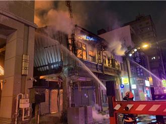 台中深夜火警！台灣大道空屋延燒2小時　6戶遭波及