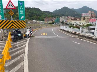 騎士下關渡橋路徑偏移　自撞回復式導桿慘摔