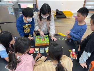 國教署推國中小多元閱讀 戲劇、桌遊、美食融入課程