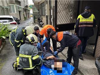 独居长者低血糖昏迷 警消破门及时驰援