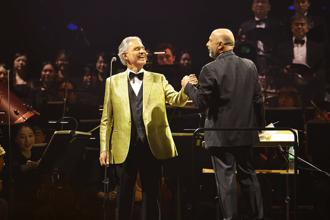 美聲天王安德烈波伽利好品味 穿Stefano Ricci男裝 喝自家佳釀