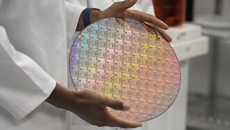 《川普關稅》美商務部長：晶片製造業要移回美國