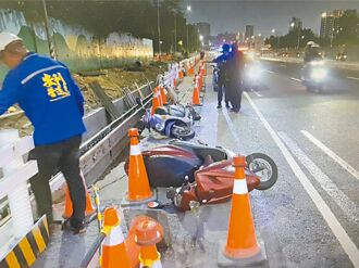 高雄 道路施工只装单侧路灯 害惨机车族