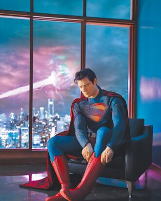 《超人》搶先看 氪普托雪中救主萌翻全球