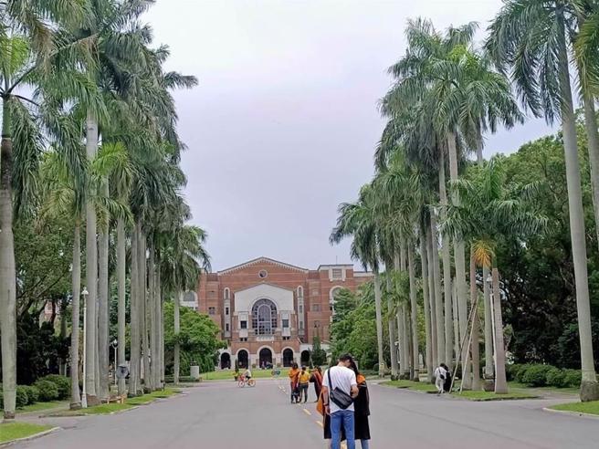 近年来日本来台读学士学位的境外学生暴增，看准台湾与半导体产业的紧密关联，其中最多人选台大就读。（资料照）
