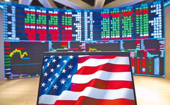 美国总统川普公布对等关税，美股大幅下跌，不少人也紧张台股７日开盘惨状。（示意图／资料照／黄世麒摄）