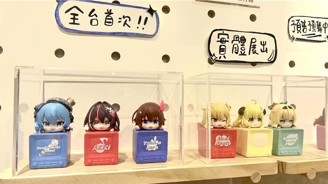  Cayenne Café 凯岩咖啡「玩偶主题月期间限定店」带来首次在台实体展出的「hololive SUPER EXPO 2025 Q版趴挂公仔」，已开放现场预购。（Cayenne Café 凯岩咖啡提供／徐梓榕台北传真）