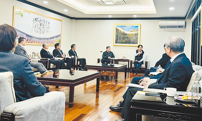 因應對等關稅衝擊台製品，總統賴清德與企業界會商。圖／總統府提供