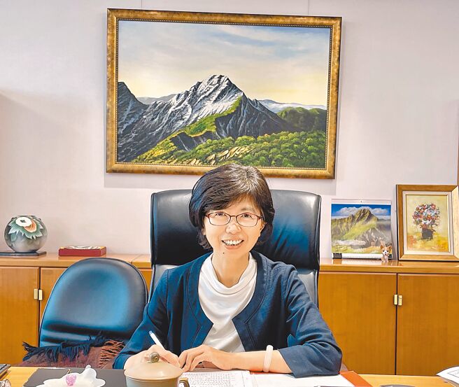 剛升任金管會副主委兼銀行局局長的莊琇媛，是道地的金管會寶寶。圖／莊琇媛提供