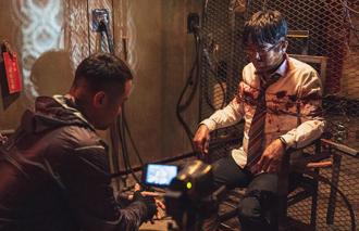 台8男星跨界超犧牲 謝承均電到痙攣流口水 尹昭德被釘手掌