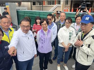 視察蘆洲國小人行道改善 侯友宜訂8年100校目標