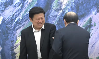 朝野共商國是「老柯遲到還逼傅崐萁讓座」 媒體人看傻眼嗆問1句