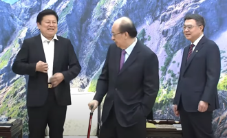 轟老柯遲到又逼讓座「如流氓鬧場」媒體人嗆：是誰不尊重行政院？