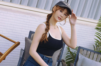 不輸韓援！啦啦隊女神短今「超兇露背」獲重金代言進軍時尚界