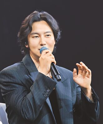 金南佶聊不停 嗑台零嘴超忘我