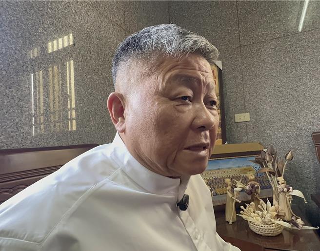 大甲妈祖銮轿6日抵达云林县，爆发「抢掌轿」风波，7日镇澜宫董事长顏清标（见图）表示大家热情为迎接妈祖，不要一直讨论了啦。（民眾提供／张朝欣云林传真）