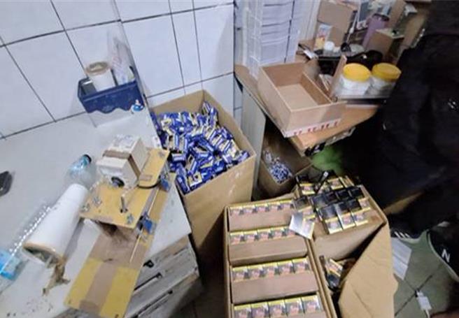 彰化县专勤破获隐身乡间地下私菸厂。（彰化专勤队提供／冯惠宜彰化报导） 