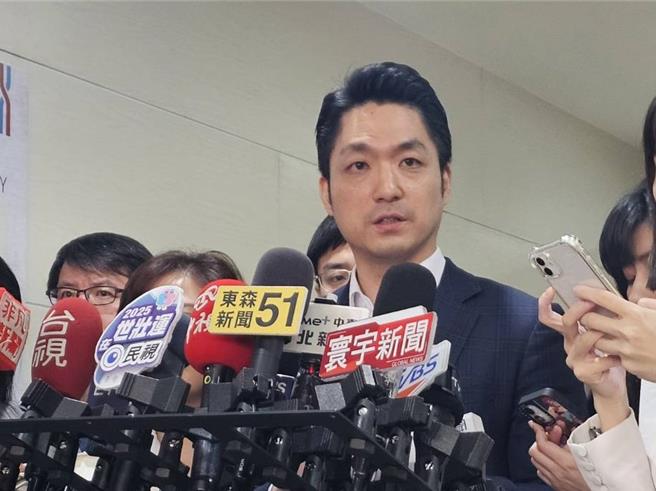 台北市长蒋万安7日呼吁，中央应在对美关税谈判当中谈到对台湾最有利的条件，也谈及北市府已盘点相关政策，因应接下来企业劳工可能面临的轮休、无薪假、甚至裁员等衝击。（谢佳君摄）