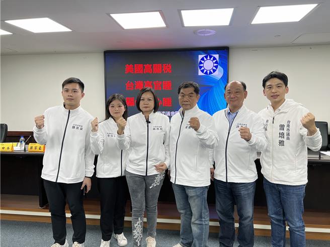 美国总统川普对台祭出32％对等关税重创台湾产业出口动能，台南市议会国民党团7日率先开地方议会第一枪，吁赖民进党政府立即减税及补助受创的产业。（洪荣志摄）