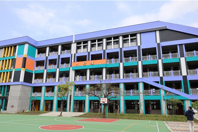 头份市六合国小新建校舍大楼即将完工启用。（谢明俊摄）