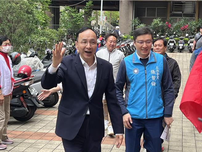 美國對台採高關稅，國民黨主席朱立倫表示，我們要全力以赴共赴國難。（王揚傑攝）