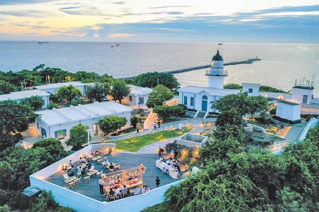 交通部观光署「重要廊带亮点营造计画」核定补助「湾区大港、旗津领航」旗舰计画，此为旗津热门景点高雄灯塔。（高市观光局提供／柯宗纬高雄传真）