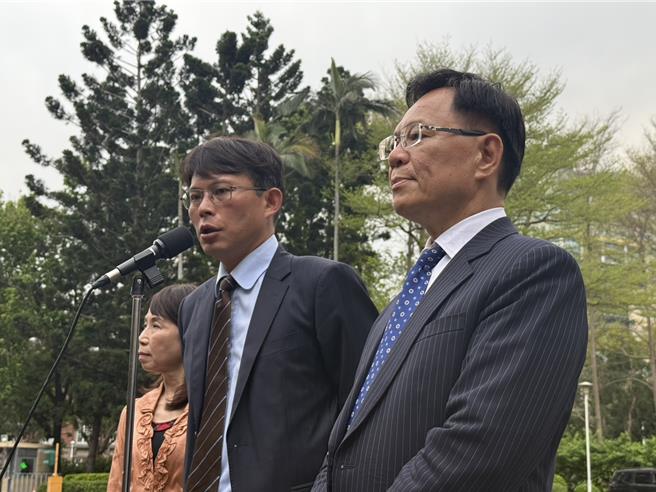 民眾党团总召黄国昌会后转述。（张薷摄）