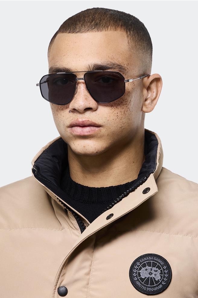  Canada Goose 的男款Moher太陽眼鏡為經典不敗的飛行員風格，1萬5800元。（Canada Goose提供／徐梓榕台北傳真）
