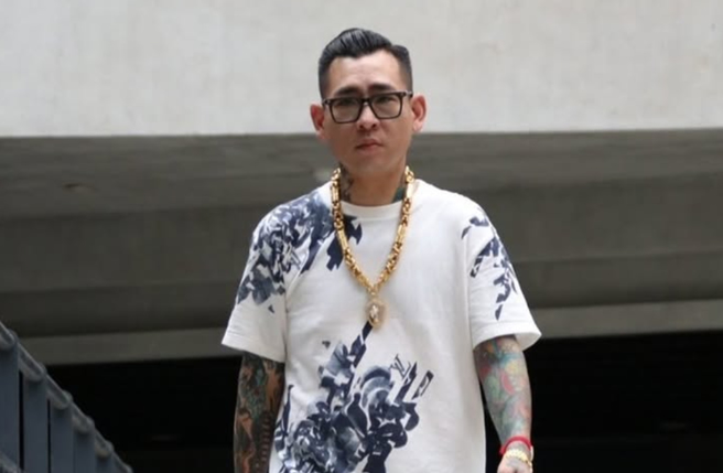 蹦板透露手上握有的1300多万股票成本，才过了一天就喷掉400多万。（图／蹦板IG）