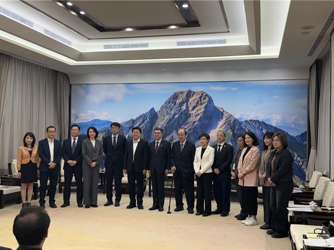 因應美國關稅政策，行政院長卓榮泰今邀集立法院朝野黨團於行政院會商。（張薷攝）