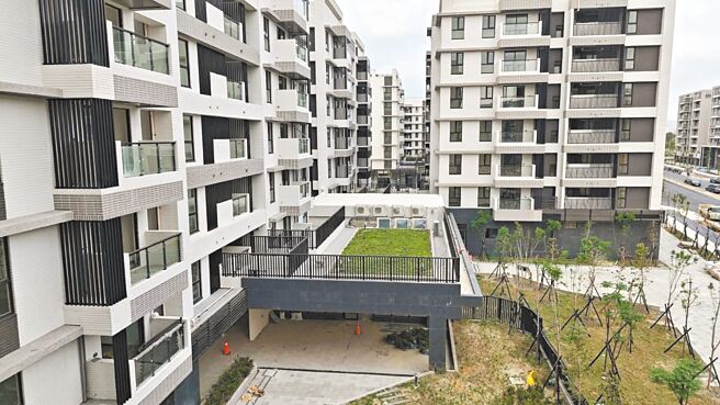 桃园航空城安置住宅4月中下旬将开放验屋、交屋，民眾仍面临贷款不成的问题，忧心若无法顺利缴款则变违约，民代呼吁中央给予相关协助。（桃园市都发局提供／姜霏桃园传真）